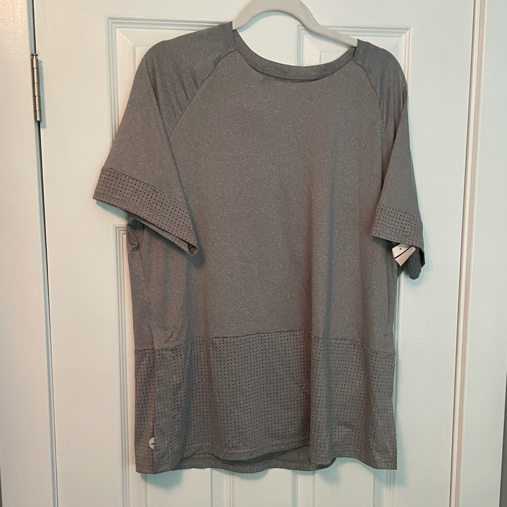 NWT Avis Athletic Tee